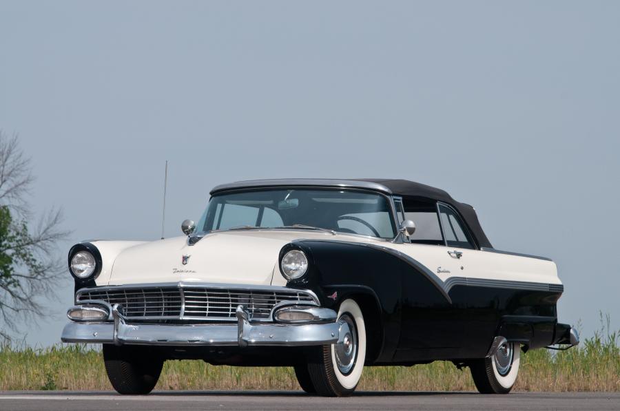  Ford Fairlane Sunliner Convertible 1956 года  (фото 26 из 42)